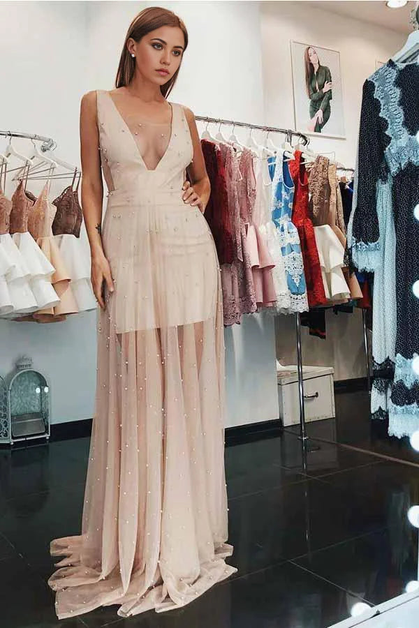 Vestido de fiesta de tul rosa perla con escote en V y corte escotado en A con perlas